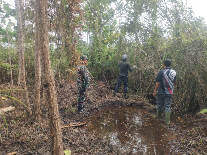 Cegah Karhutla, Babinsa Koramil 02/Tebing Tinggi Lakukan Patroli di Desa Banglas