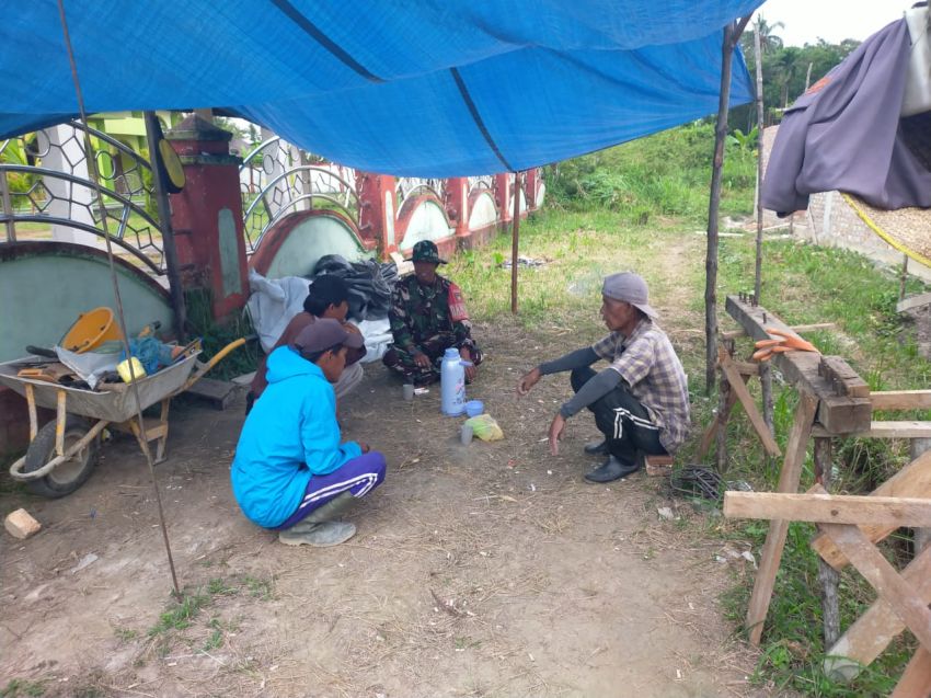 Babinsa Posramil Tebing Tinggi Barat Sosialisasikan Koperasi Desa Merah Putih di Desa Alai