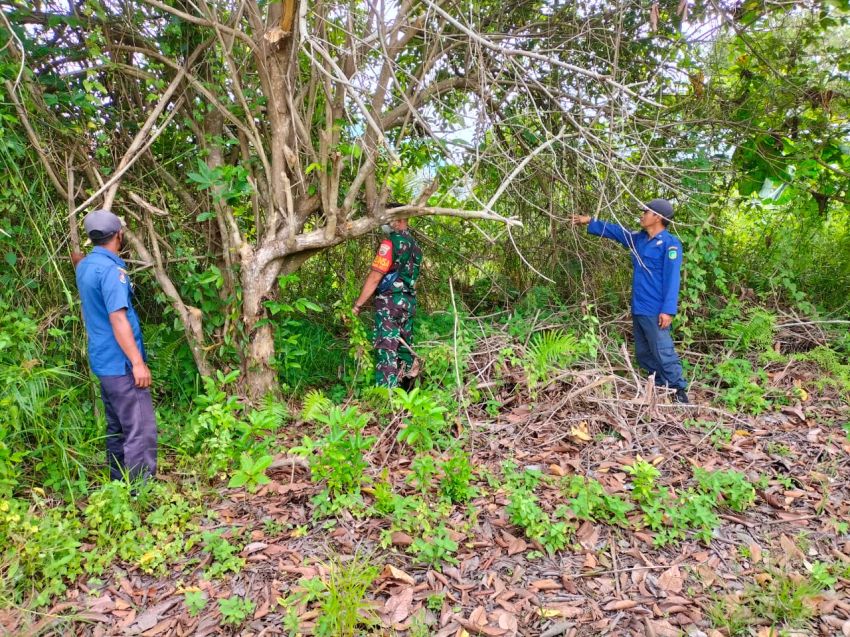 Babinsa Koramil 02/Tebing Tinggi dan Damkar Patroli Karhutla di Selatpanjang Selatan