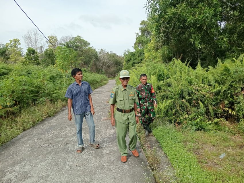 Babinsa, Linmas dan RT Patroli Karhutla di Desa Telesung, Nihil Titik Api