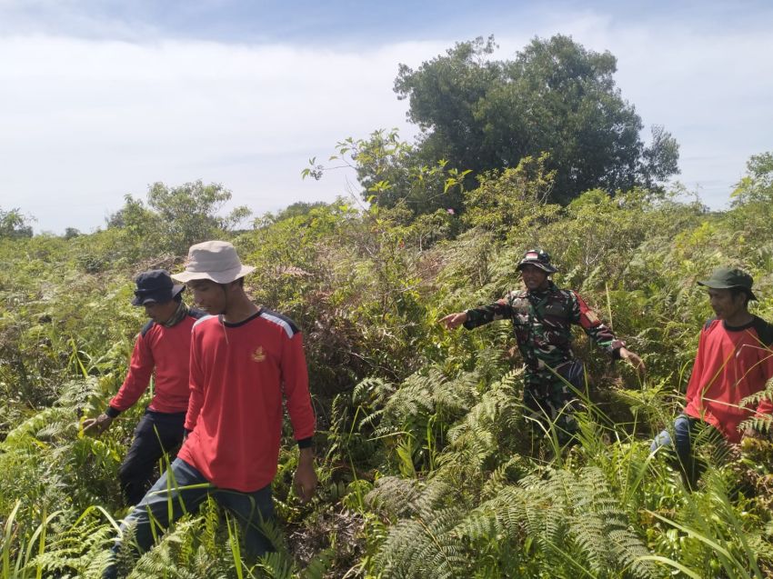 Babinsa dan MPA Patroli Karhutla di Sungai Gayung Kiri, Warga Diimbau Tak Bakar Lahan