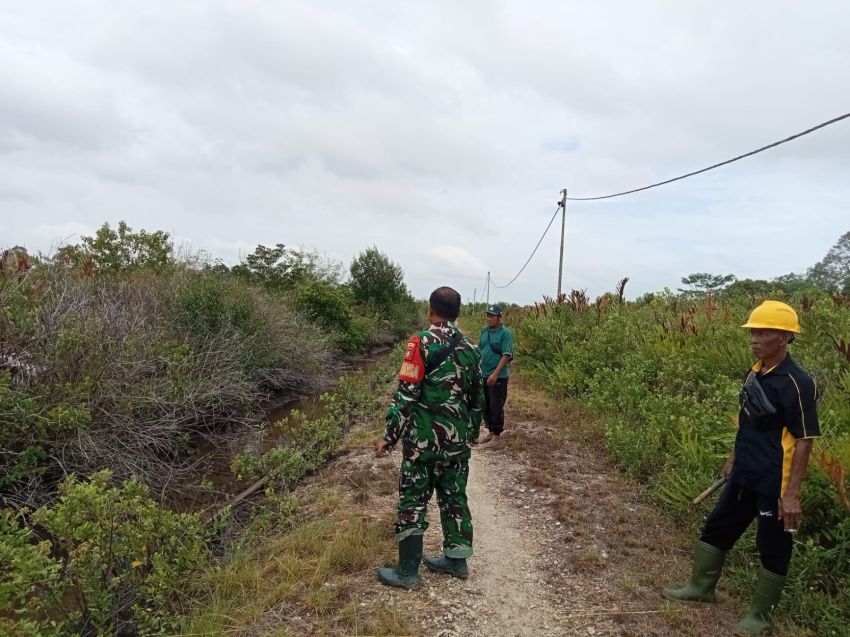 Babinsa Koramil 02/Tebing Tinggi Bersama MPA Gelar Patroli Karlahut di Desa Insit