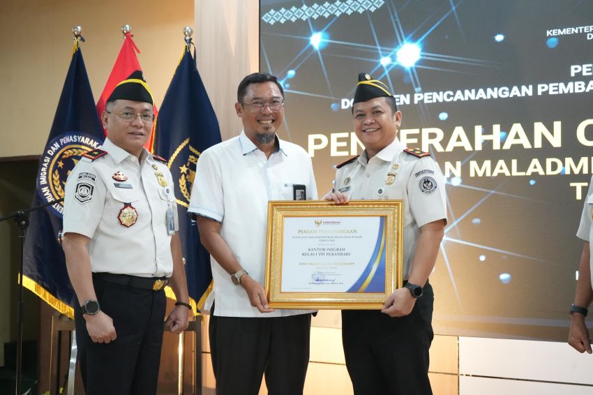 Kanwil Imigrasi Riau Canangkan Zona Integritas Menuju WBK/WBBM 2026, Imigrasi Pekanbaru Raih Penghargaan Ombudsman RI