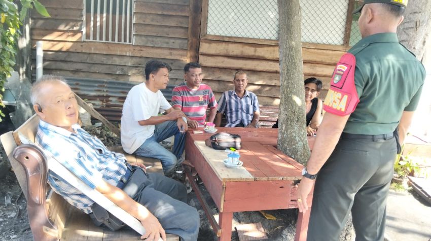 Sertu M. Amri Jalin Silaturahmi dengan Warga Selatpanjang Barat Lewat Komsos