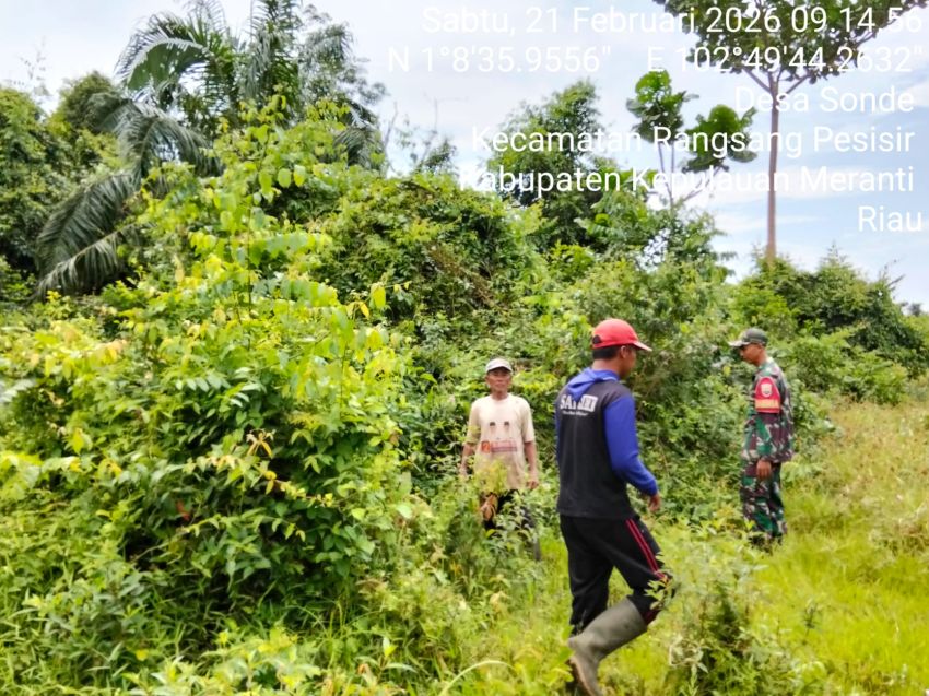 Babinsa Bersama Masyarakat Sisir Wilayah Rawan Karlahut di Desa Sonde