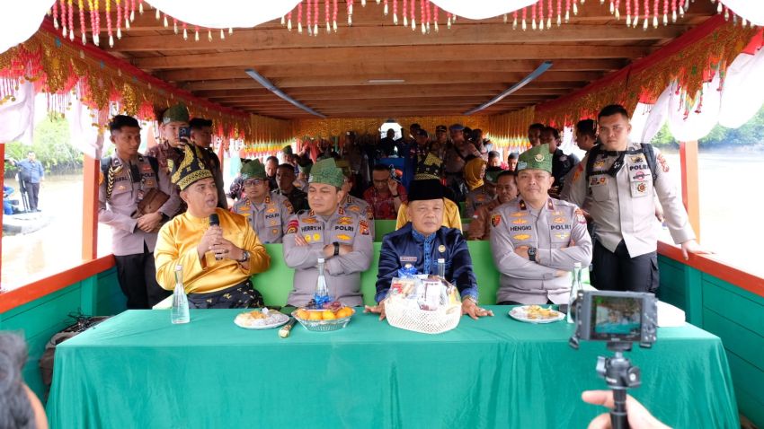 Susur Sungai Bokor, Kapolda Riau dan Bupati Asmar Gaungkan Pelestarian Budaya dan Lingkungan