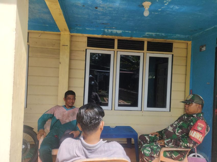 Jaga Desa Tetap Kondusif, Babinsa Koramil 02/Tebing Tinggi Gencarkan Komsos