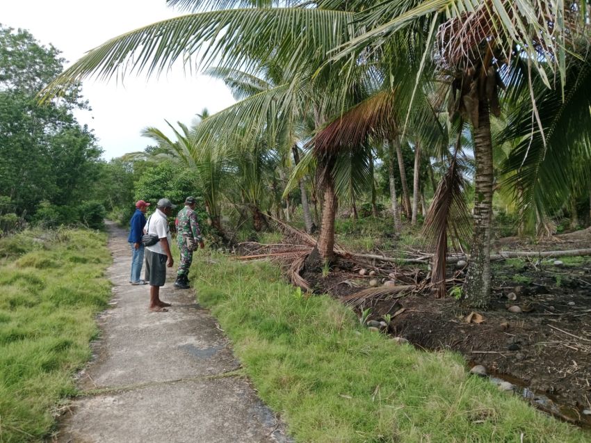 Babinsa Koramil 02/Tebing Tinggi Patroli Karhutla Bersama Warga di Desa Bantar