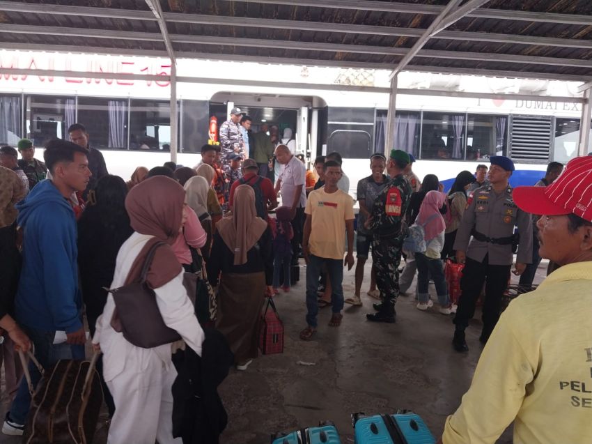 Babinsa Koramil 02/Tebing Tinggi Laksanakan Pengamanan Arus Mudik di Pelabuhan Tanjung Harapan