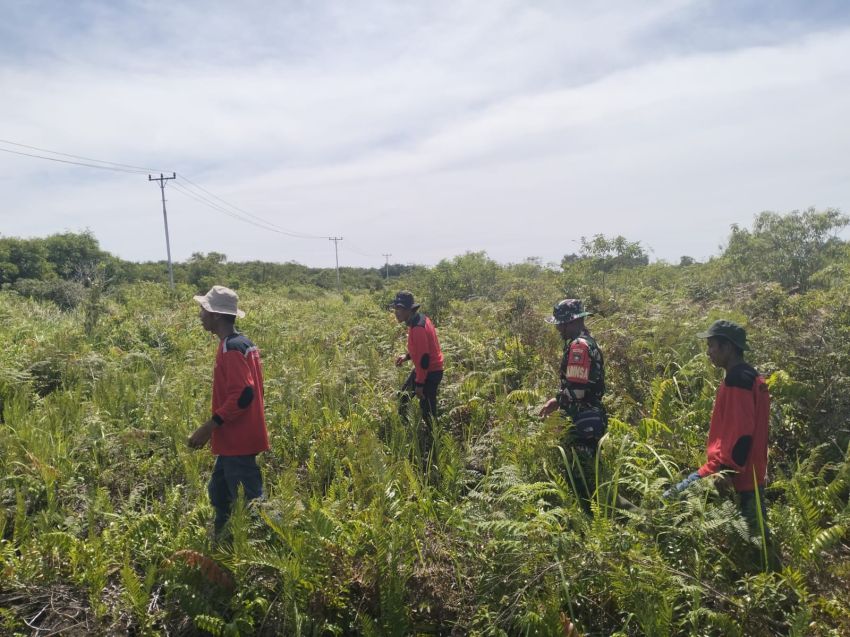 Babinsa Koramil 02/Tebing Tinggi Patroli Karhutla di Sungai Gayung Kiri
