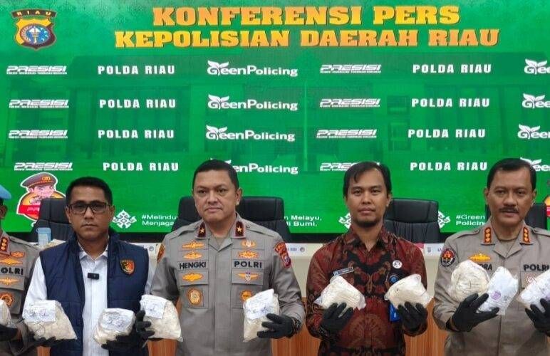 Polda Riau Gagalkan Peredaran 23 Kg Heroin, Tiga Tersangka Ditangkap