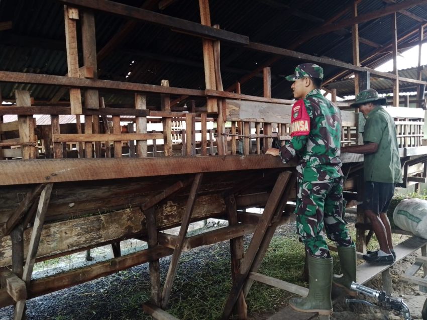 Babinsa Koramil 02/Tebing Tinggi Kunjungi Peternak di Batin Suir