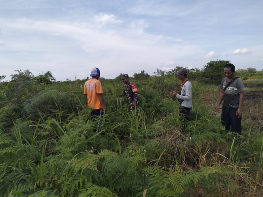 Cegah Karhutla, Babinsa Koramil 02/Tebing Tinggi Intensifkan Patroli Bersama Warga