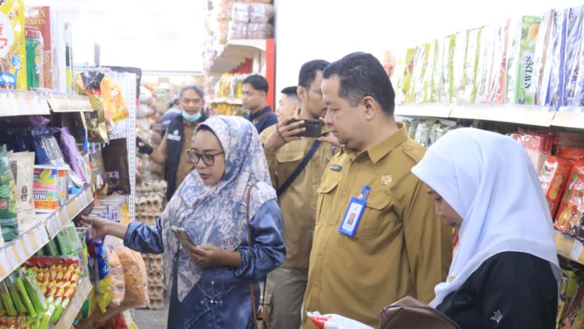 Jelang Idulfitri, Bupati Meranti dan BBPOM Sidak Minimarket di Selatpanjang