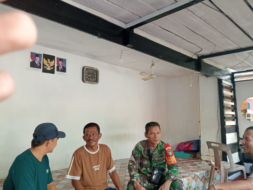 Lewat Komsos, Babinsa Ajak Warga Selatpanjang Barat Jaga Kebersihan Lingkungan