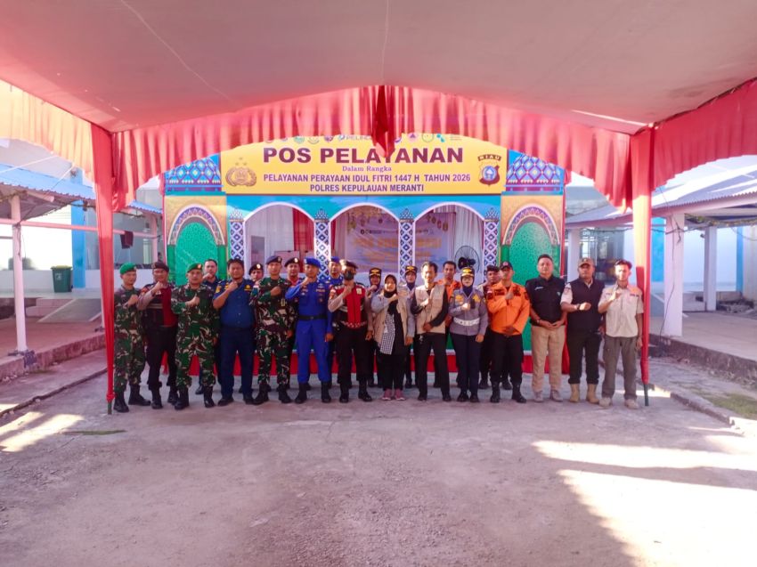 Babinsa Koramil 02/Tebing Tinggi Perkuat Pengamanan Arus Mudik di Pelabuhan Tanjung Harapan