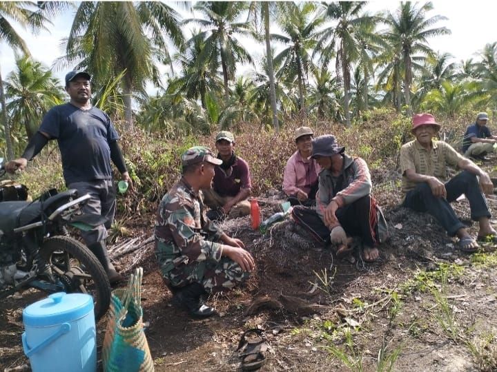 Koptu Masran Ingatkan Warga Rangsang Soal Gotong Royong dan Bahaya Karhutla