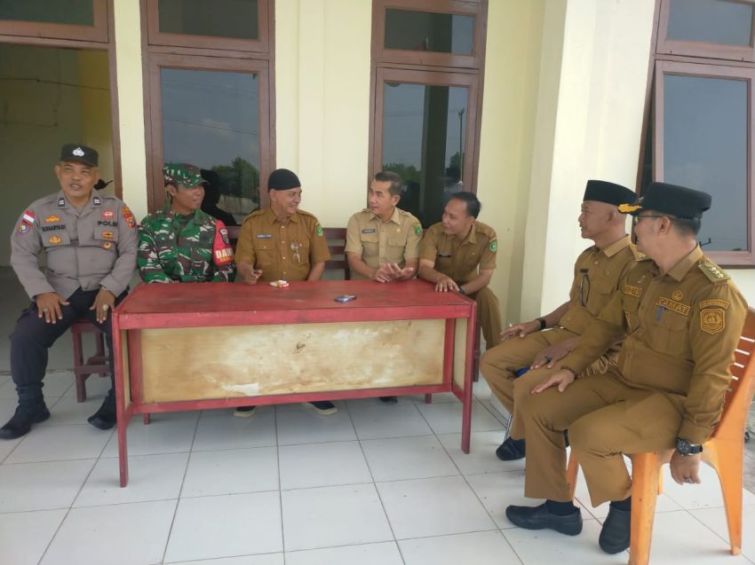 Babinsa Posramil 0/Tebing Tinggi Barat Laksanakan Komsos Bersama Camat dan Upika