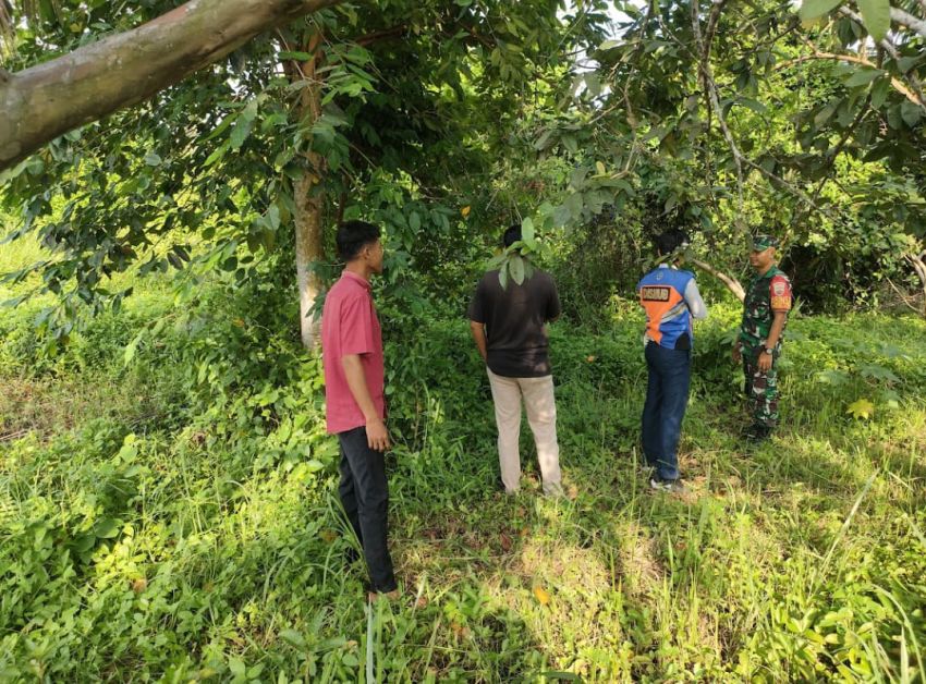 Babinsa Koramil 02/Tebing Tinggi dan MPA Gelar Patroli Karlahut di Desa Tenan