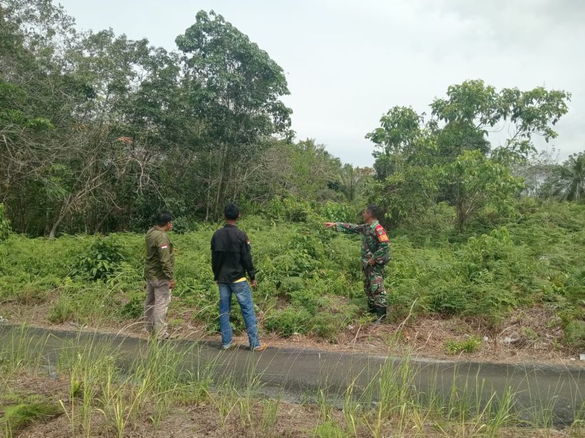 Babinsa Koramil 02/Tebing Tinggi Patroli Karhutla Bersama Aparat Desa di Telesung