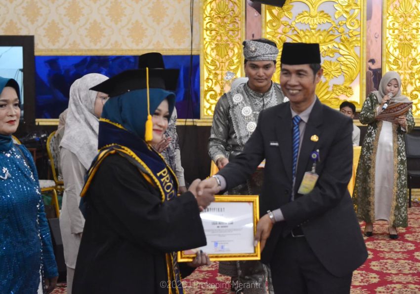 Wisuda STKIP Meranti, Sekda Sudandri: Lulusan Harus Jadi Agen Perubahan di Dunia Pendidikan