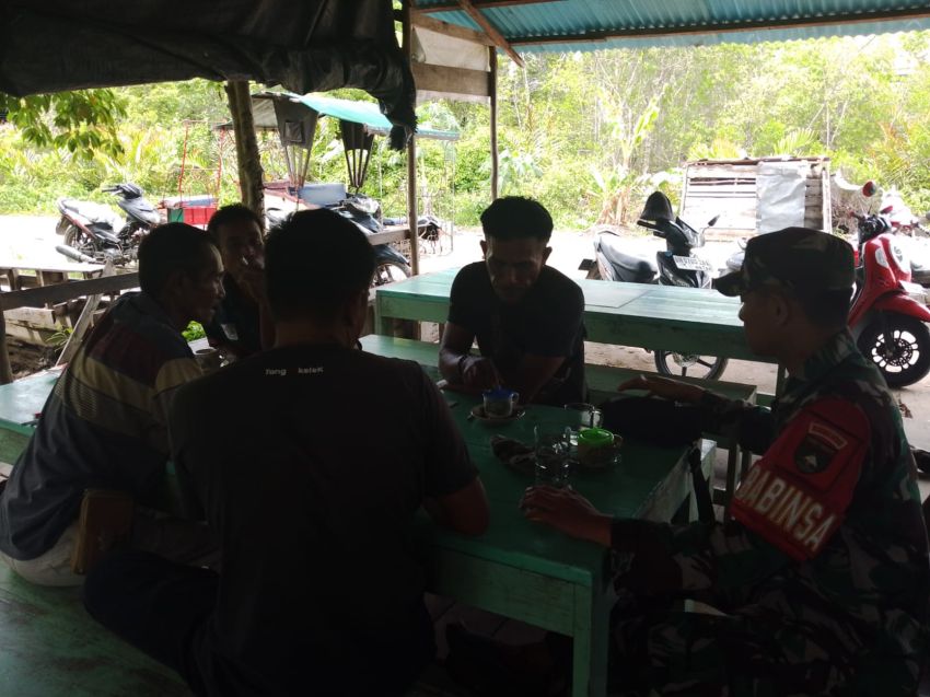 Komsos Babinsa di Selatpanjang Kota Tekankan Pentingnya Kebersamaan dan Kebersihan