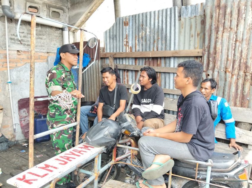 Komsos Babinsa di Selatpanjang Timur, Tekankan Gotong Royong dan Antisipasi Karhutla