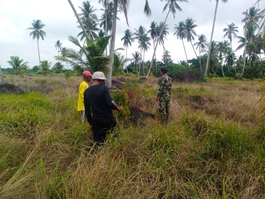 Patroli Rutin Babinsa dan MPA di Desa Mekarbaru Pastikan Wilayah Bebas Karhutla