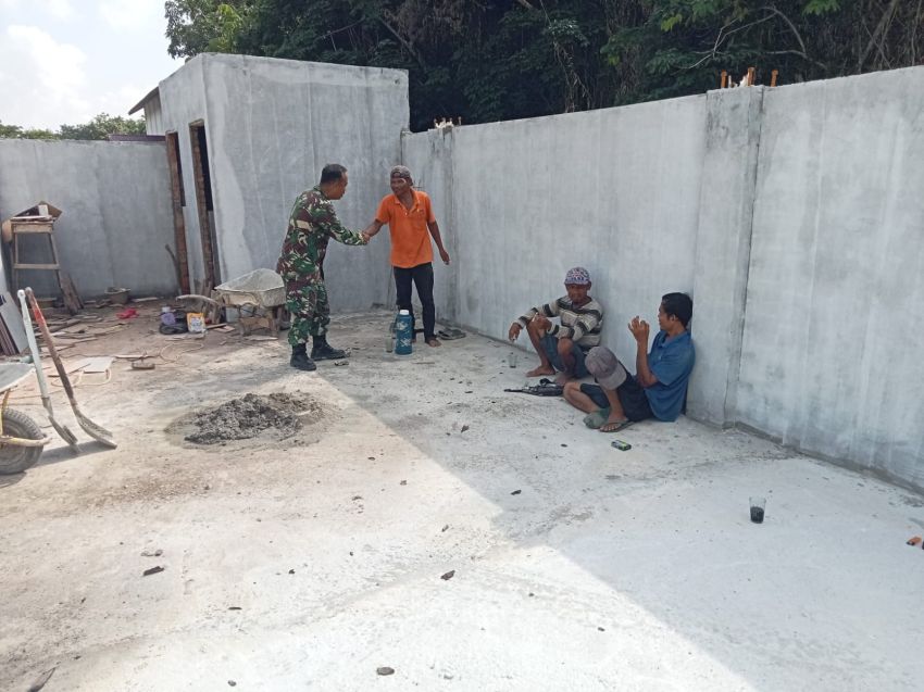 Komsos Babinsa di Insit, Warga Diimbau Jaga Kerukunan dan Faktor Keamanan