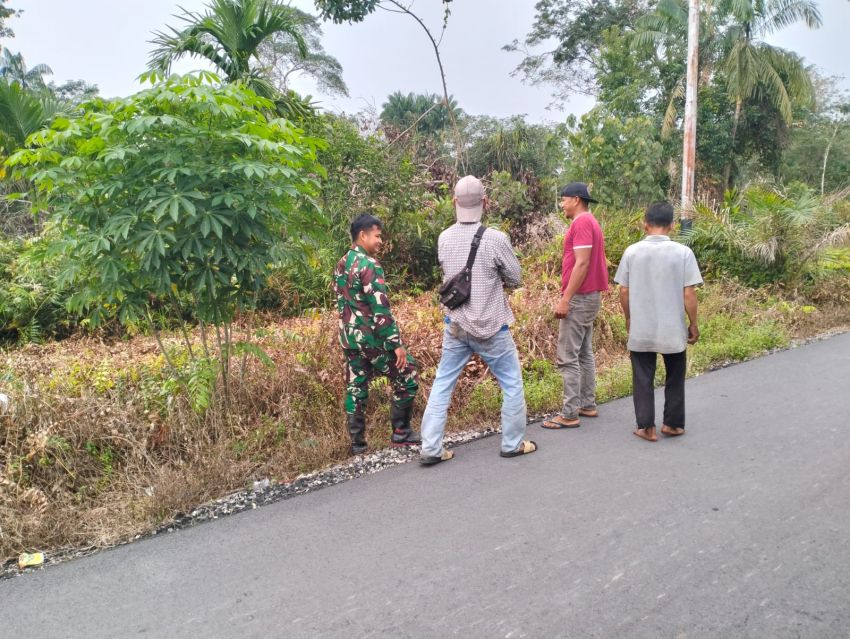 Patroli Karhutla di Rangsang, Babinsa Imbau Warga Tak Bakar Lahan