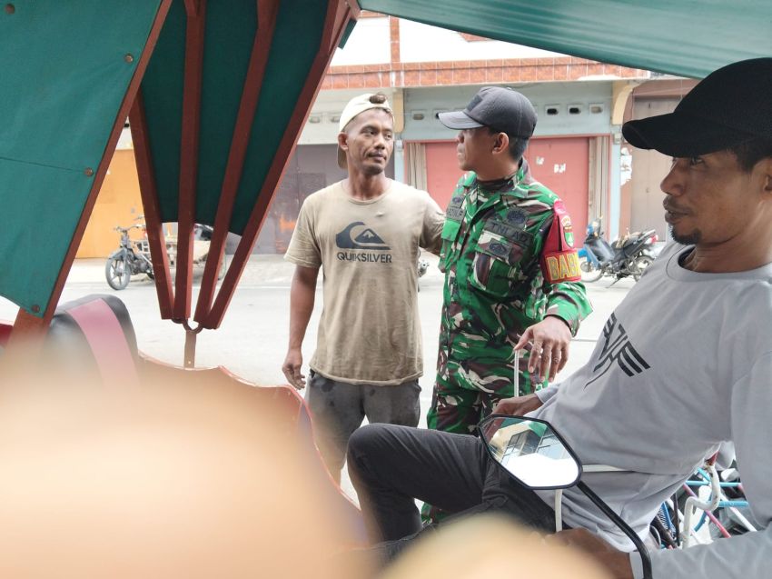 Lewat Komsos, Sertu Pardin Ingatkan Warga Jaga Keamanan dan Lingkungan