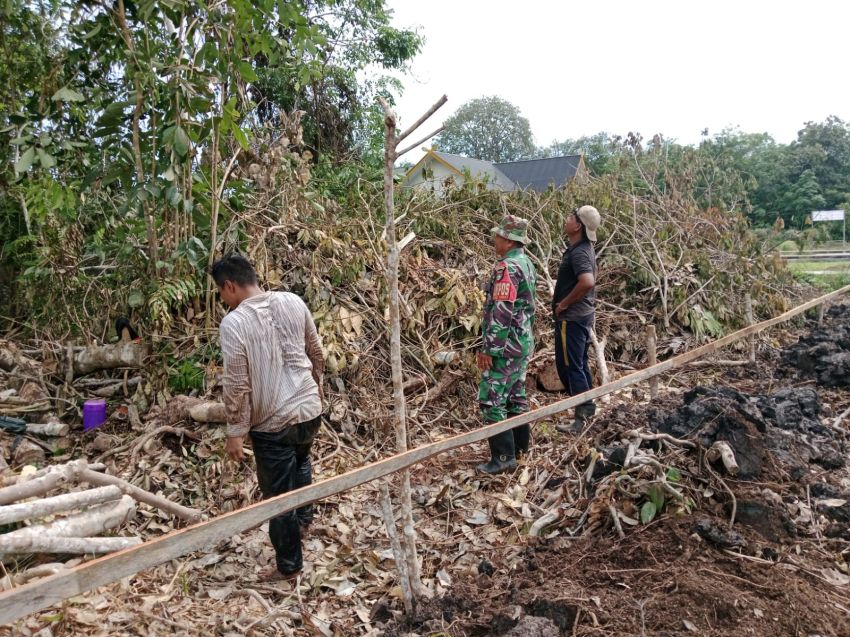 Serma E. Sembiring Pimpin Patroli Karhutla di Desa Bantar