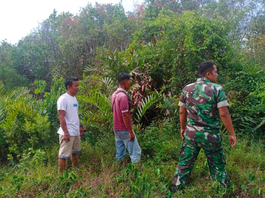 Cegah Karhutla, Babinsa Koramil Tebing Tinggi Rutin Patroli di Rangsang Barat