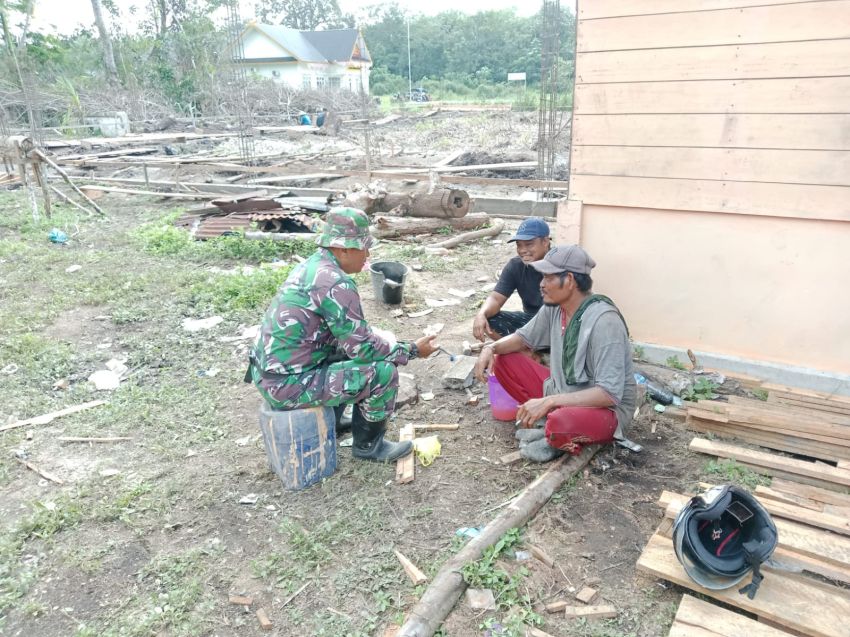 Babinsa di Rangsang Barat Perkuat Sinergi dengan Warga, Bahas Keamanan hingga Ketahanan Pangan