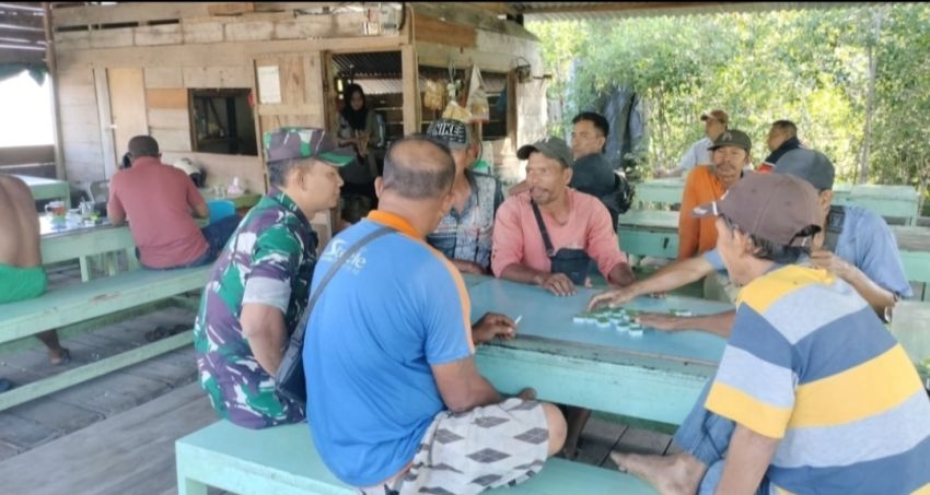 Babinsa Koramil Tebing Tinggi Perkuat Komsos Bersama Warga Desa Tanjung
