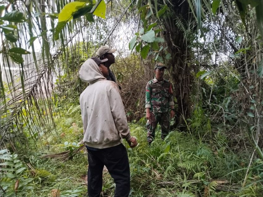 Babinsa dan Masyarakat Bersinergi Cegah Kebakaran Hutan dan Lahan di Meranti