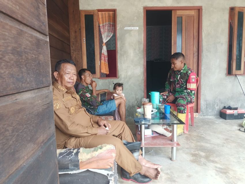 Babinsa Ingatkan Warga Lemang, Jaga Kerukunan dan Hati-hati Saat Beraktivitas