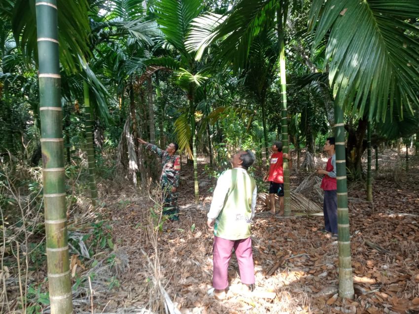 Cegah Kebakaran Lahan, Babinsa dan Warga Gelar Patroli Rutin