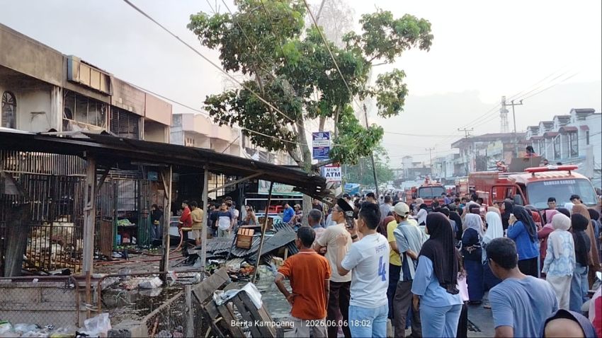 Menjelang Ashar, Kebakaran Hanguskan Enam Ruko di Pasar Inpres Bangkinang Kota