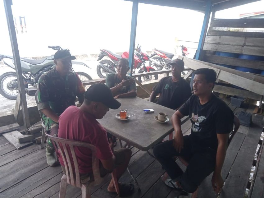 Babinsa Tanjung Samak Sampaikan Sejumlah Pesan Kamtibmas kepada Warga