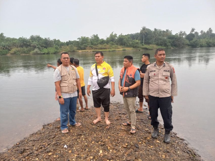 Buruh Asal Bandung Hilang Terseret Arus Sungai Kampar, Tim Gabungan Masih Melakukan Pencarian