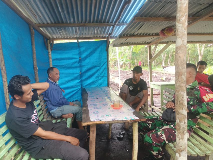 Babinsa Koramil Tebing Tinggi Ajak Warga Desa Lemang Perkuat Keamanan dan Cegah Karhutla