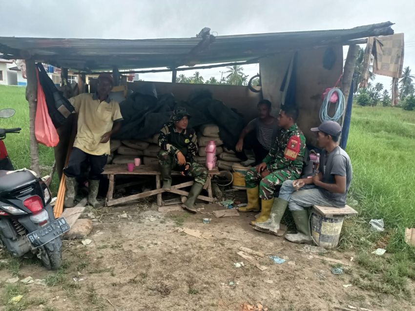 Komsos Jadi Sarana Babinsa Desa Lemang Perkuat Solidaritas Masyarakat