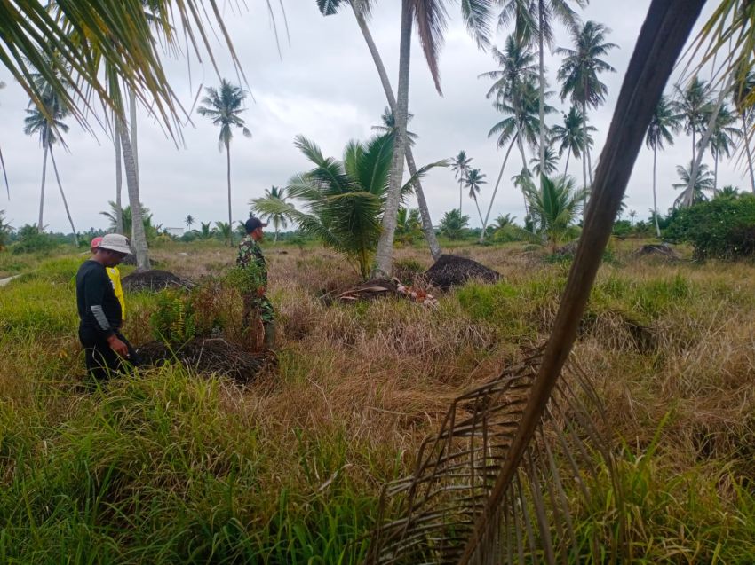 Babinsa Bersama MPA Sisir Wilayah Rawan Karhutla di Rangsang Barat