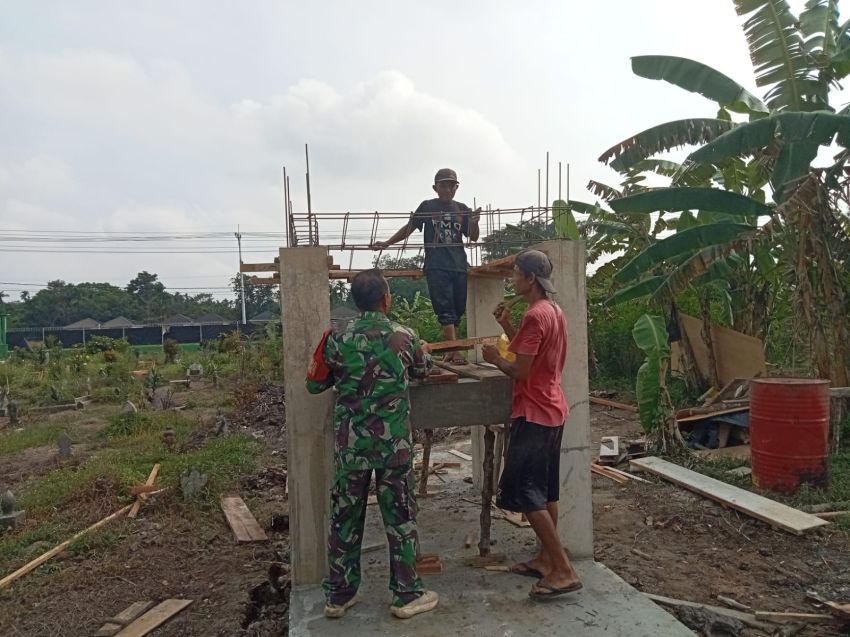 Babinsa Koramil 02/Tebing Tinggi Perkuat Komsos dengan Warga Desa Insit