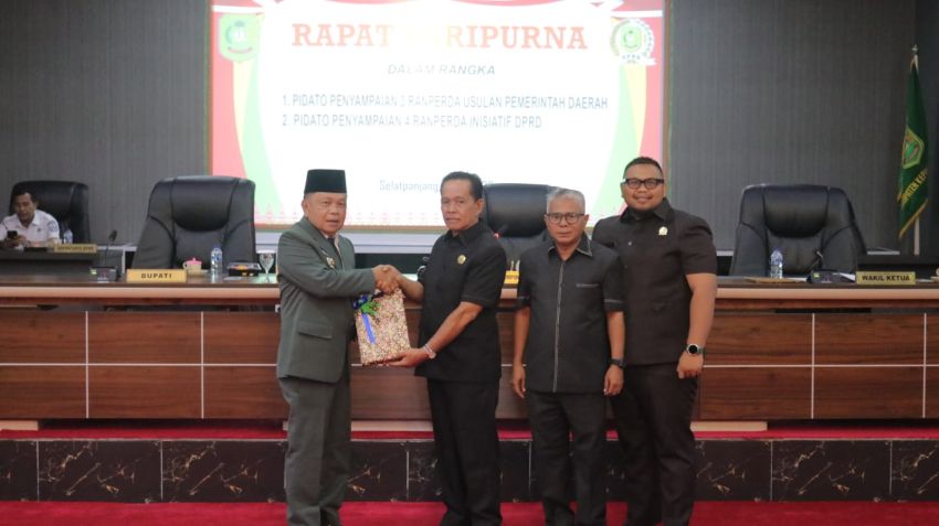 Rapat Paripurna, Pemkab dan DPRD Meranti Bahas 7 Renperda