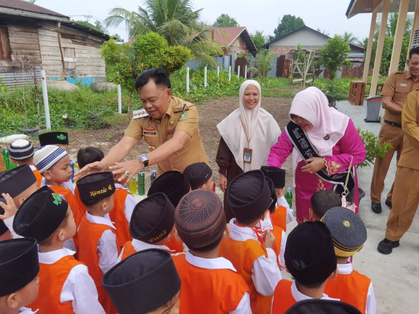 Bupati Asmar dan Bunda PAUD Meranti Pastikan MPLS Berlangsung Optimal dan Ramah