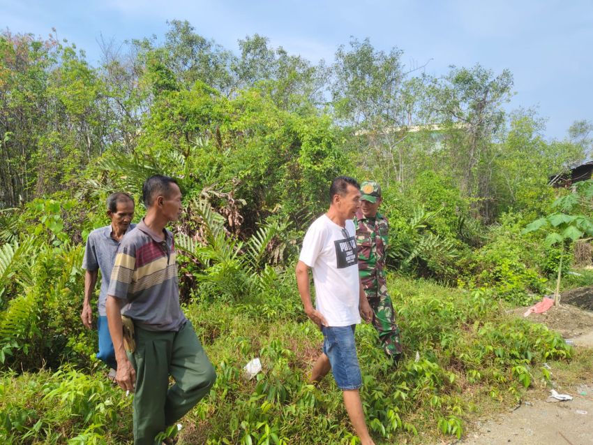 Babinsa dan MPA Patroli Karhutla di Nipah Sendanu