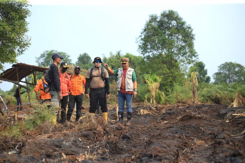 Tinjau Penanganan Karhutla di Gemalasari, Bupati Asmar : Tetap Waspada Cegah Kebakaran