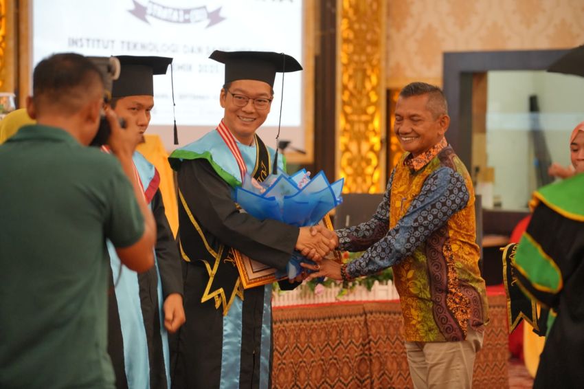 Wisuda Perdana, 36 Mahasiswa ITS Meranti Diajak Ikut Membangun Daerah